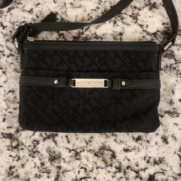 Tommy Hilfiger Small Black Purse/Crossbody - Picture 2 of 15